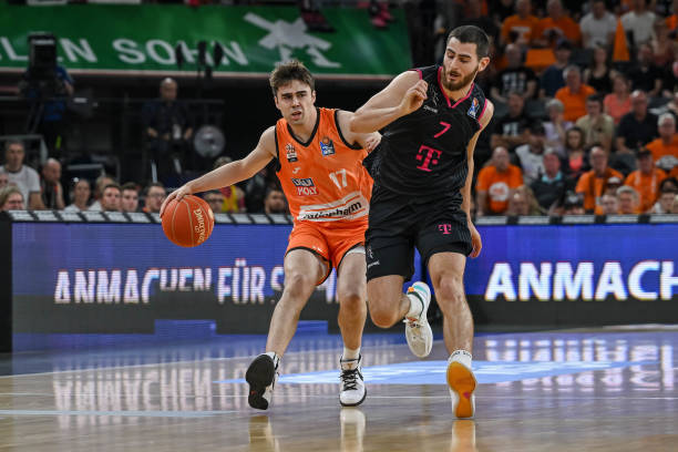 76人若今日输球将正式出局！怒吼天尊吐槽：快把恩比德赶出费城.