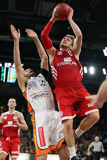 体育泰山队开启亚冠征途 完成抵达马尼拉首练